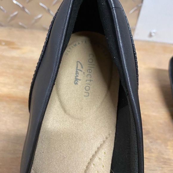 CLARKS (Worn Once!) Women's Alayna Ray Pumps Black Leather Block Heels, Size 8.5 - Picture 6 of 11